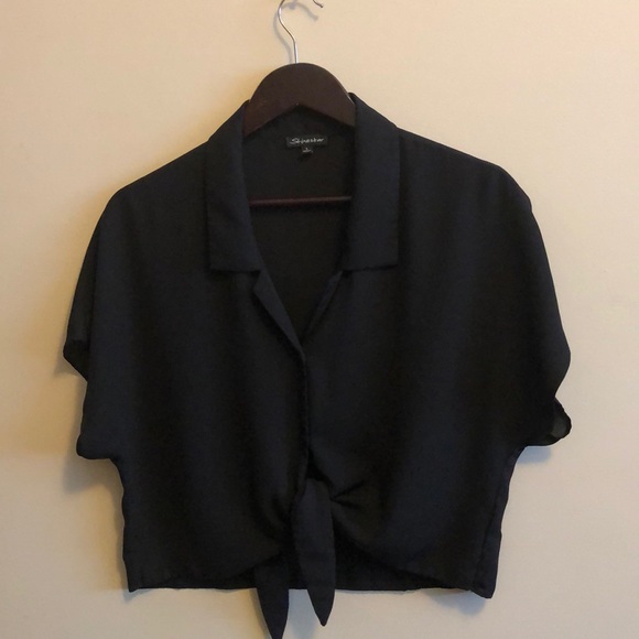 Cute front tying crop top - Picture 1 of 1